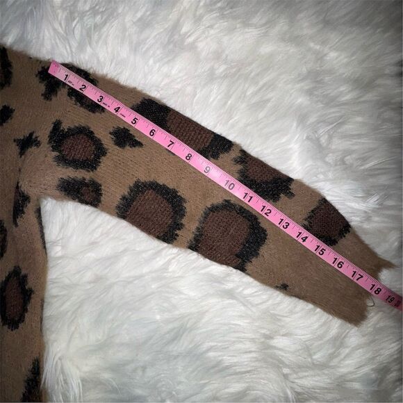 Umgee Women's V-Neck Fuzzy Leopard Animal Print Sweater Brown Size S Oversized - Picture 10 of 10